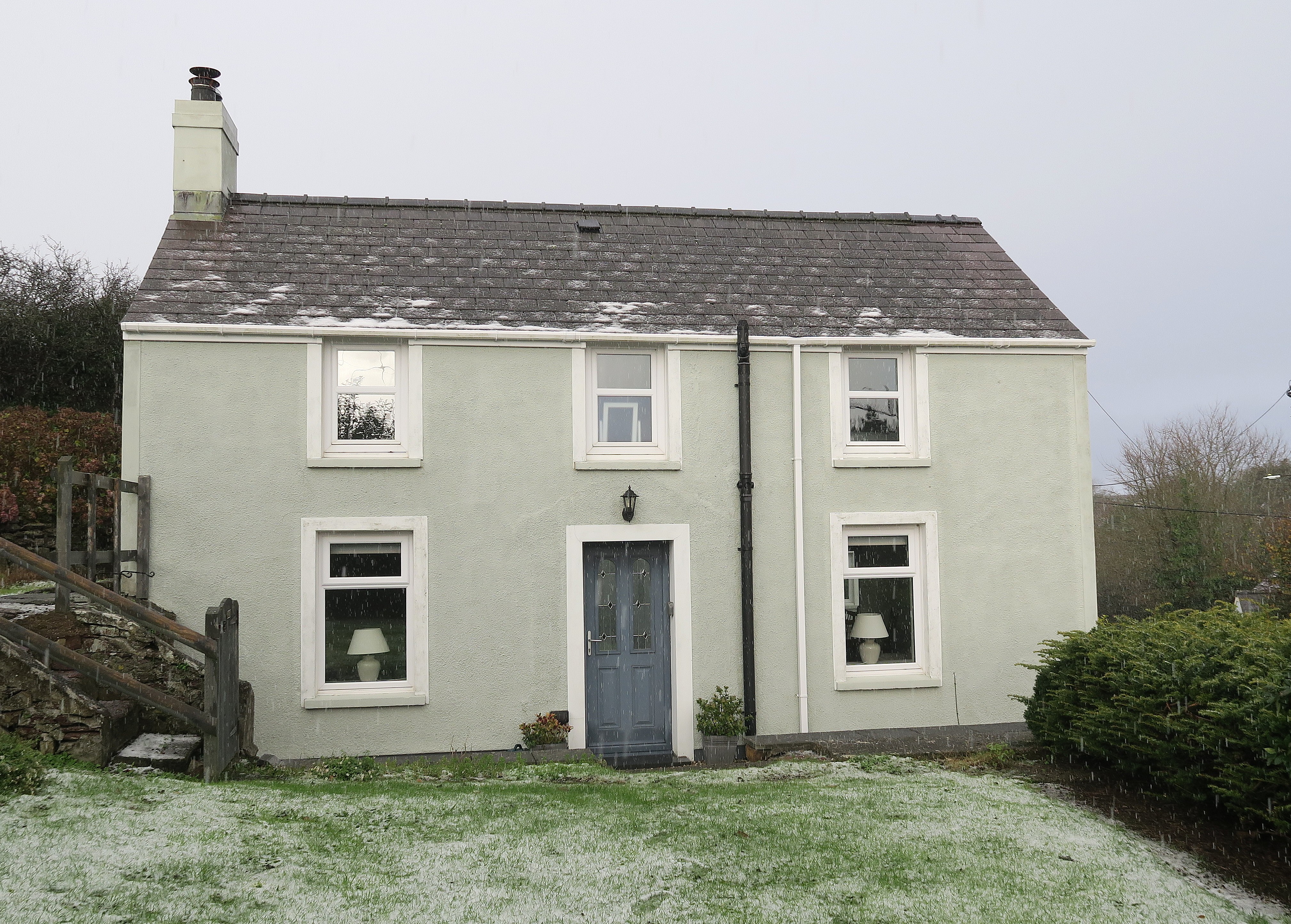 Green winter cottage